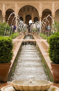389px-Alhambra_Generalife_fountains